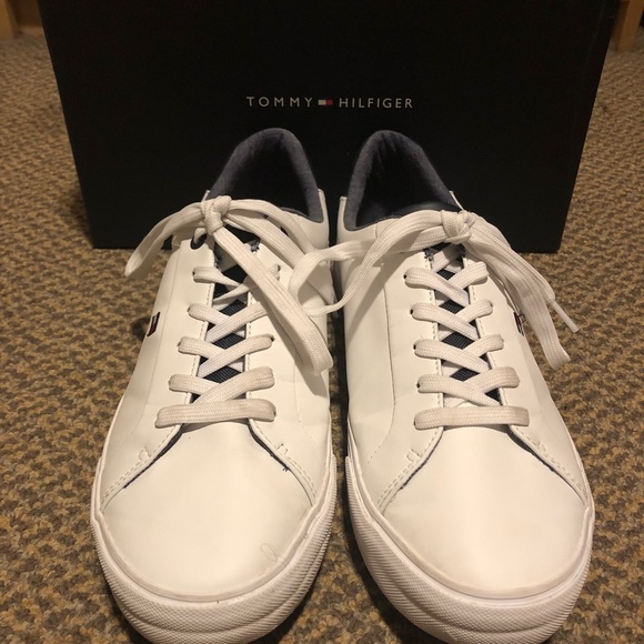 NEVER WORN Tommy Hilfiger Multi LL Sneaker- US 9.5 - Picture 3 of 6